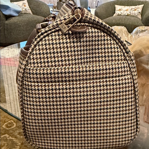 London Fog Cambridge II 16-Inch Classic Satchel in a houndstooth pattern. - Picture 2 of 5